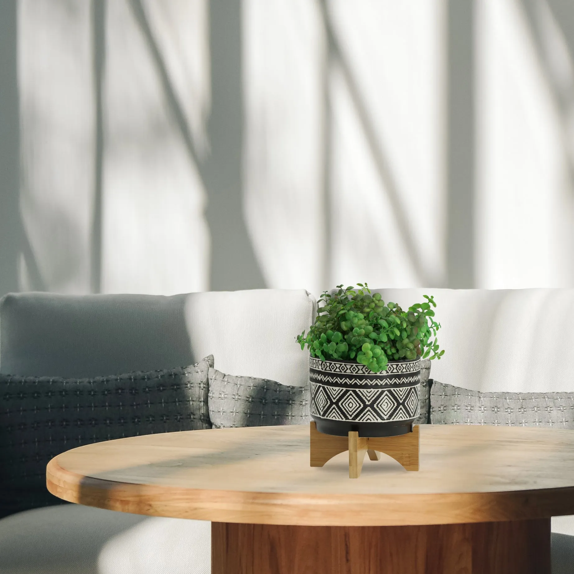 7" DIAMOND PLANTER ON STAND, BLACK