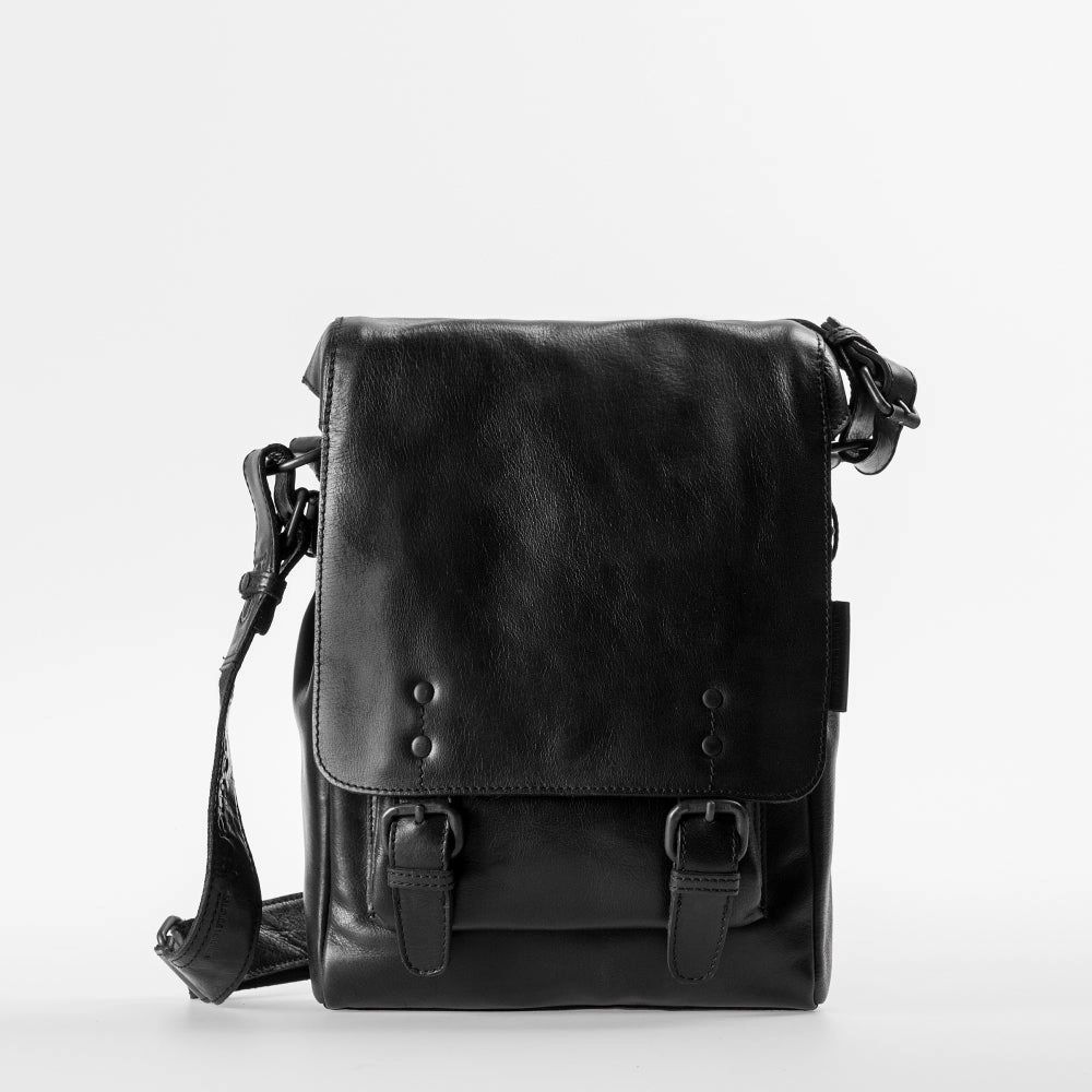 Shop the Savings Shop the Best Deals Aunts & Uncles Workmates Networker Messenger Bag