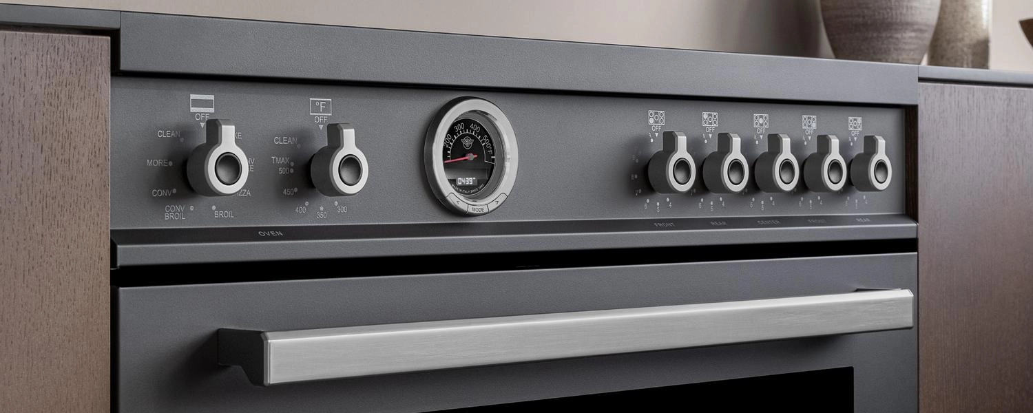 Bertazzoni PRO365ICFEPCAT 36 Inch Induction Range, 5 Heating Zones And Cast Iron Griddle, Electric Self-Clean Oven Carbonio