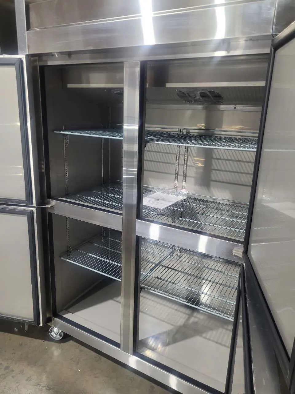 Chef AAA - SCD-880R, Commercial 4 Solid Door Reach-In Refrigerator 32cu.ft.