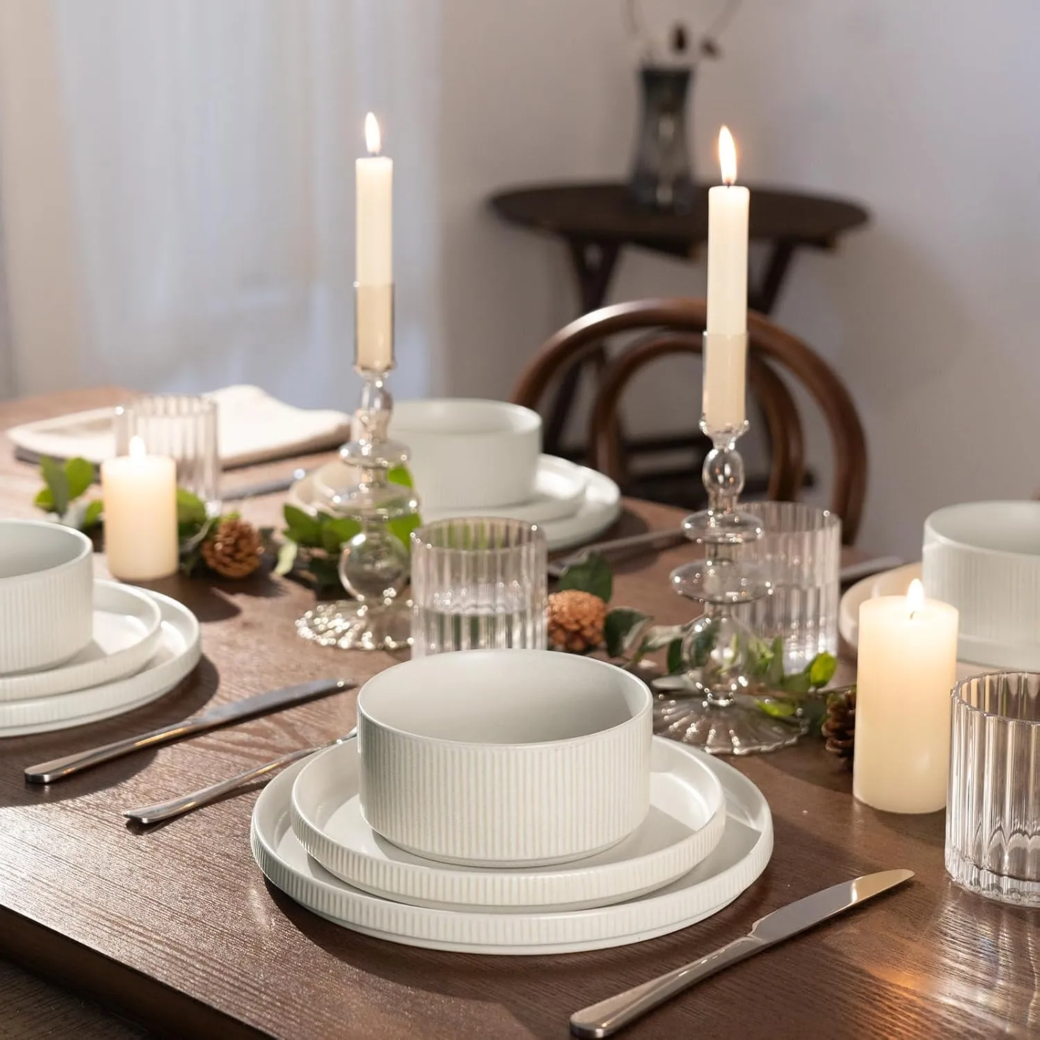 Famiware Star Dinnerware Sets, Plates and Bowls Set for 4, 12 Pieces Dishes - Chip and Scratch Resistant, Microwave and Dishwasher Safe Kitchen Set, Matte White