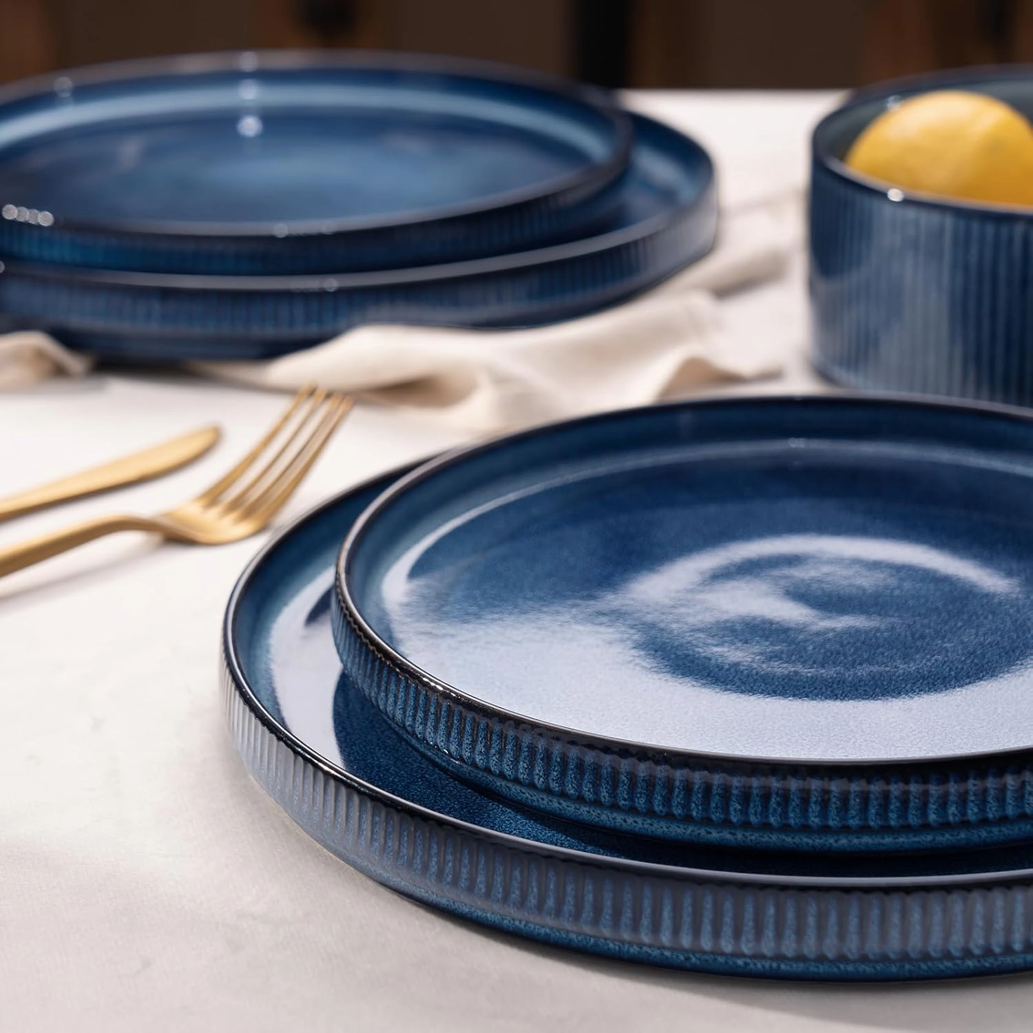 Famiware Star Dinnerware Sets, Plates and Bowls Set for 4, 12 Pieces Dishes - Chip and Scratch Resistant, Microwave and Dishwasher Safe Kitchen Set, Nebulas Blue