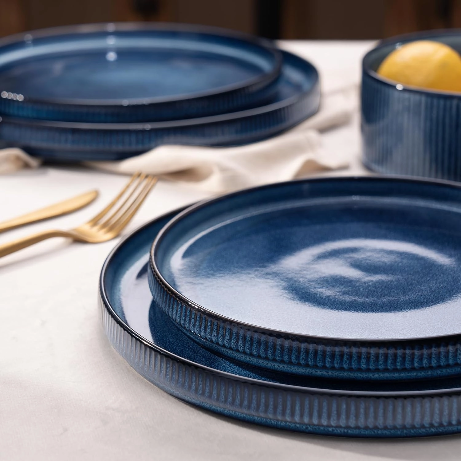 Famiware Star Dinnerware Sets, Plates and Bowls Set for 4, 12 Pieces Dishes - Chip and Scratch Resistant, Microwave and Dishwasher Safe Kitchen Set, Nebulas Blue