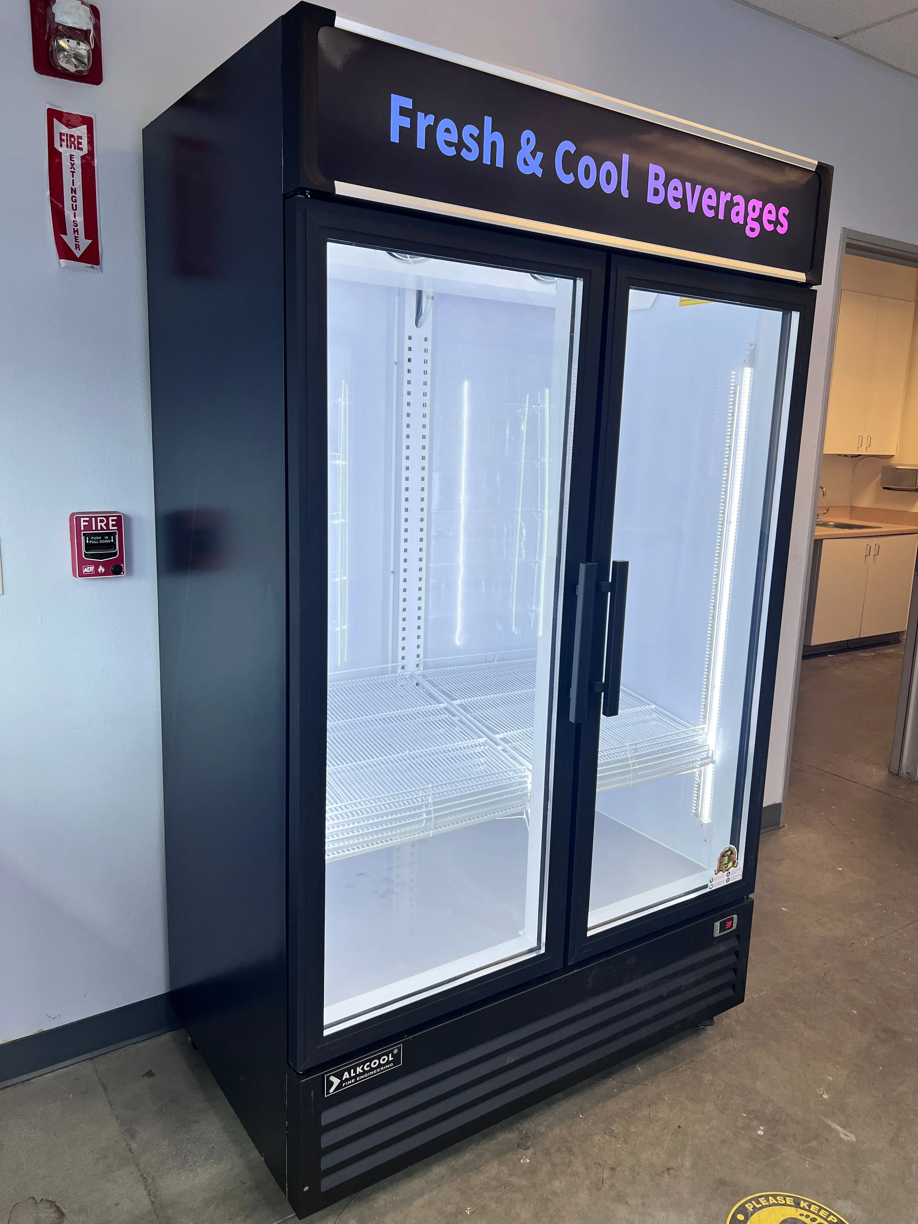 GDR47(H) ?TWO SECTION Glass Door Merchandiser Refrigerator