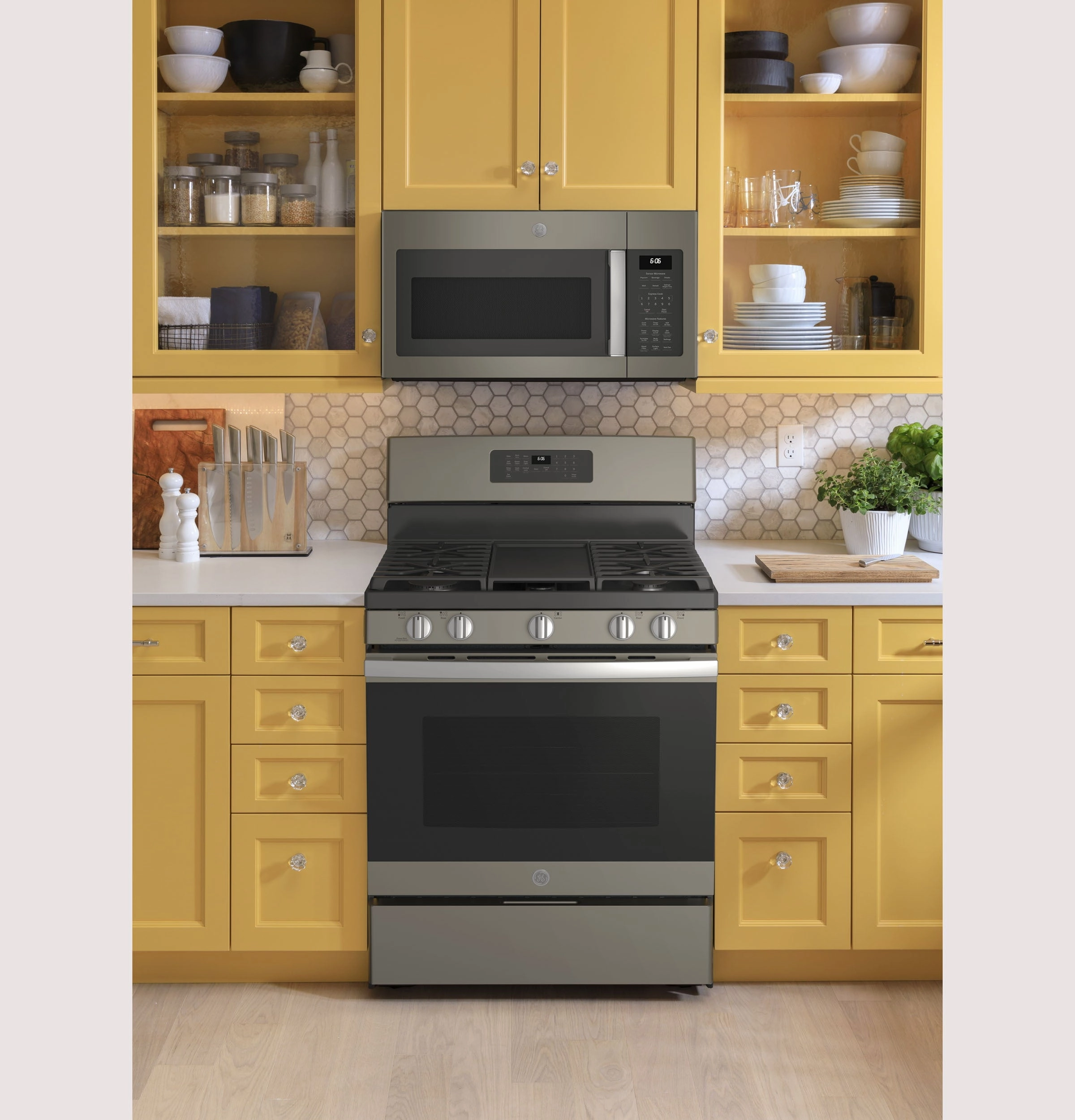 Ge Appliances JGB660EPES Ge 30" Free-Standing Gas Range