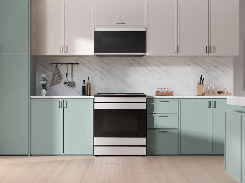 Samsung NSI6DB990012 Bespoke Slide-In Induction Range 6.3 Cu. Ft. In White Glass With Ai Hub&#8482; & Smart Oven Camera