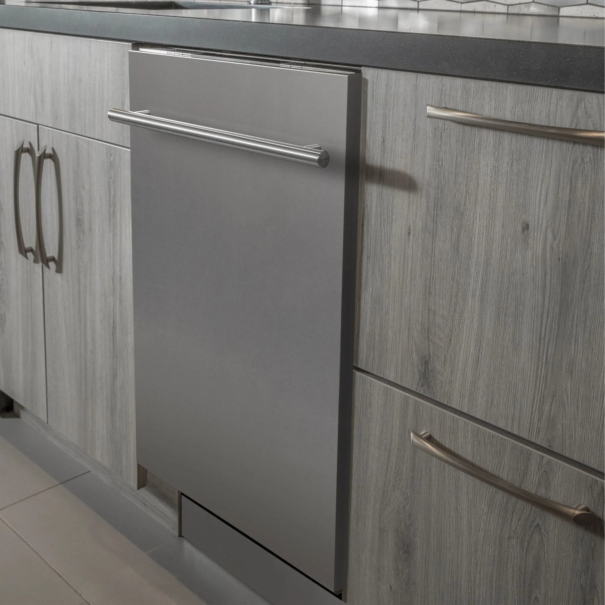 ZLINE 24-Inch Dishwasher in Stainless Steel with Modern Handle (DW-304-24)